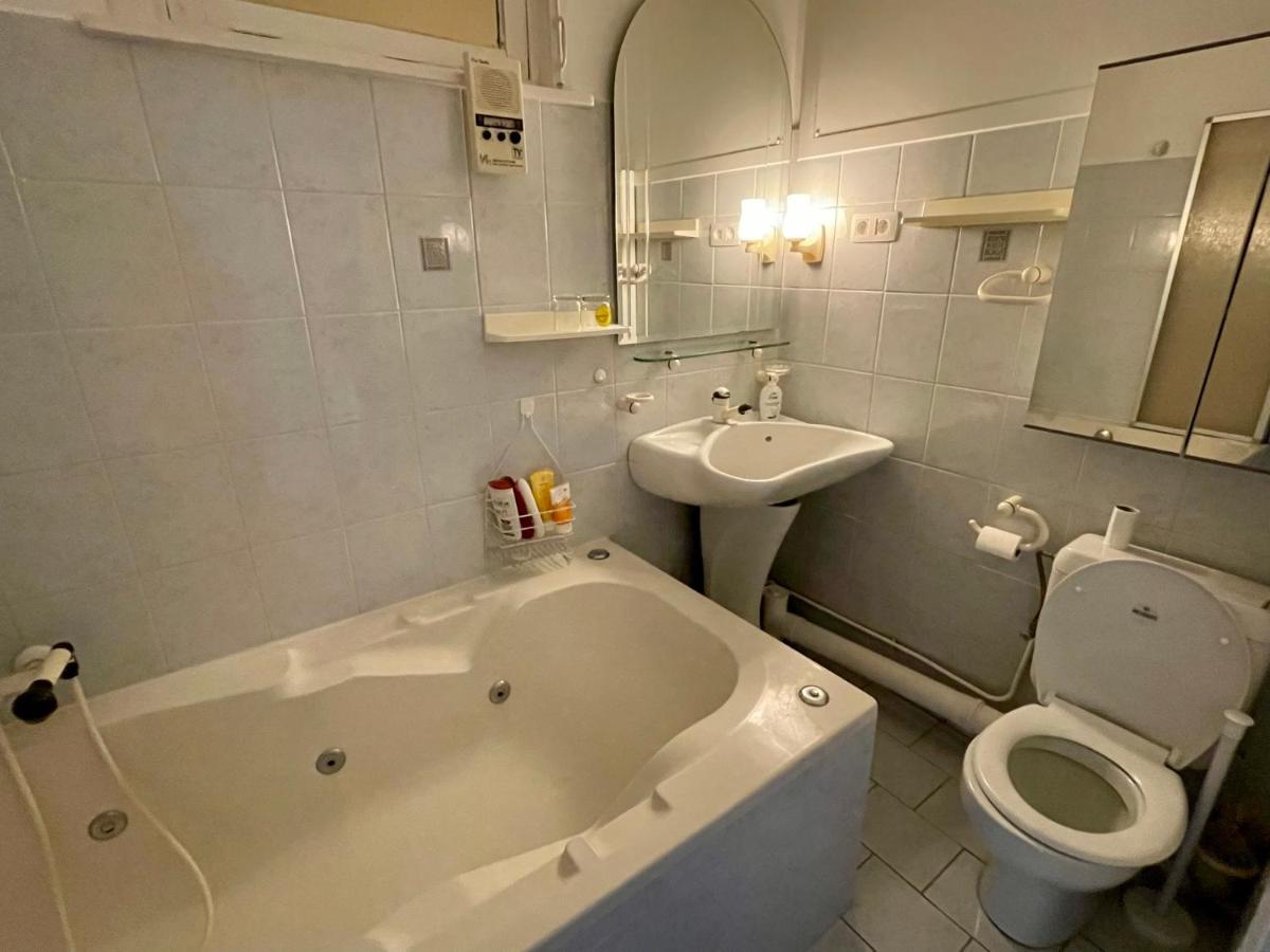 Superbe Appartement Duplex Avec Jacuzzi Brüssel Exterior foto